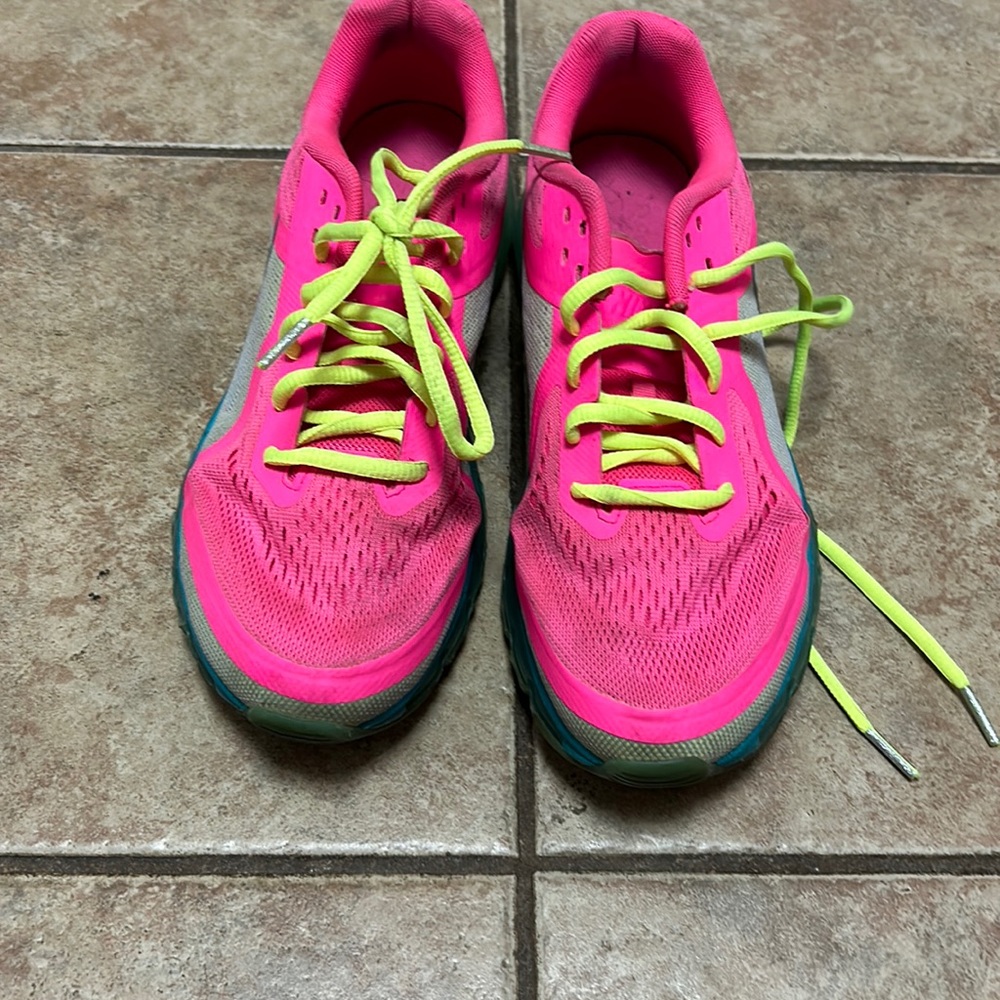 EUC Nike Air Max